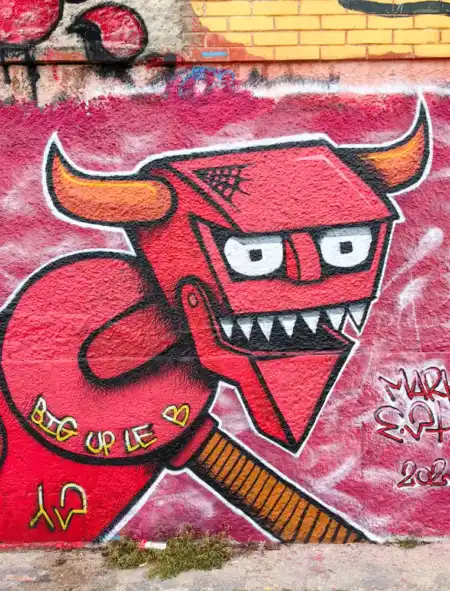 Ginjal Pier Street art