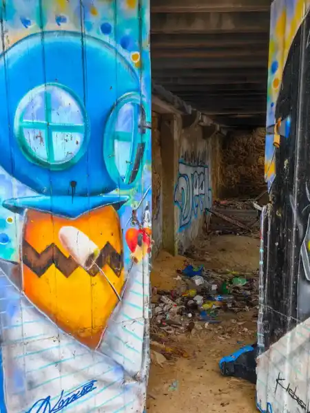 Ginjal Pier Street art