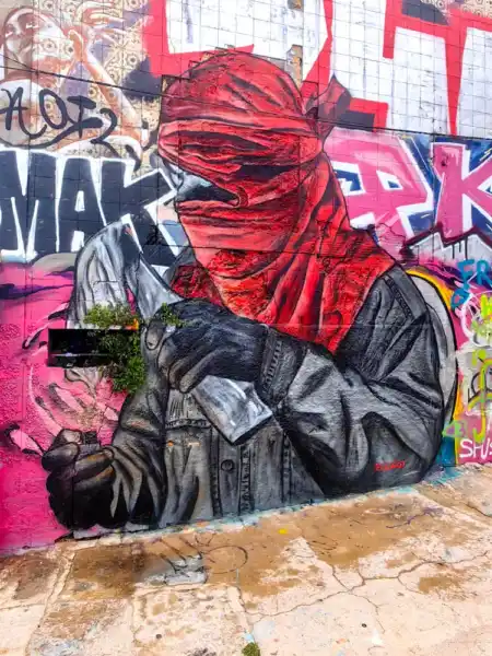 Ginjal Pier Street art