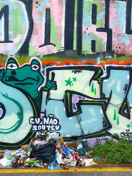 Ginjal Pier Street art