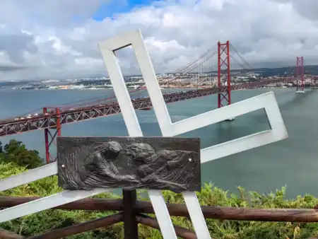 Pohľad na panorámu Lisabonu a most 25. apríla