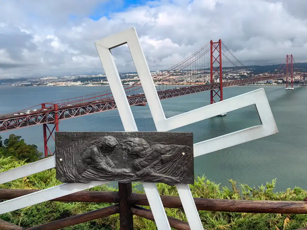 Pohľad na panorámu Lisabonu a most 25. apríla