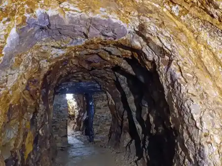 Opálové bane vstup do šachty Jozef