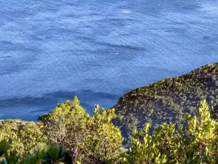 Kláštory nad ostrovom