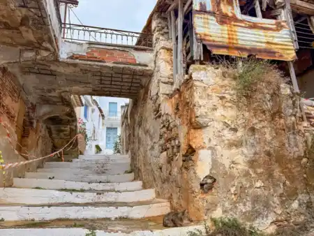 Kláštory nad ostrovom