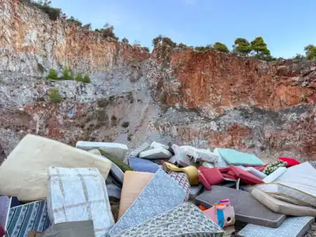 Kláštory nad ostrovom