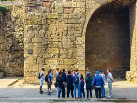 palác kráľov Aragonu Barcelona pri starých rímskych hradbách