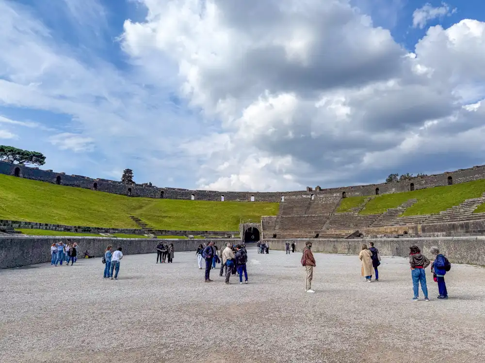 Amfiteáter v Pompejach, kde vystúpila skupina Pink Floyd