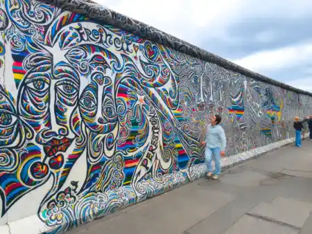 Street art Berlin East Side Gallery