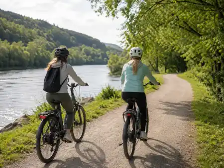 Elektro bicyklom popri jazere