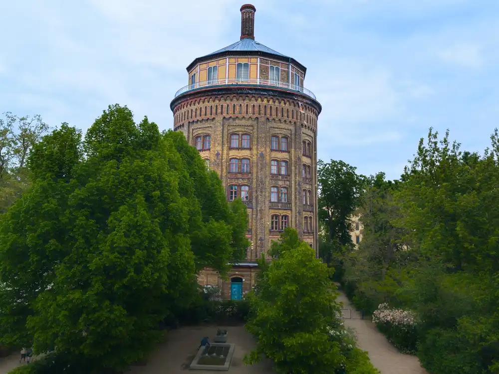 Kolobežkou cez Východný Berlín: Wasserturm Pankow