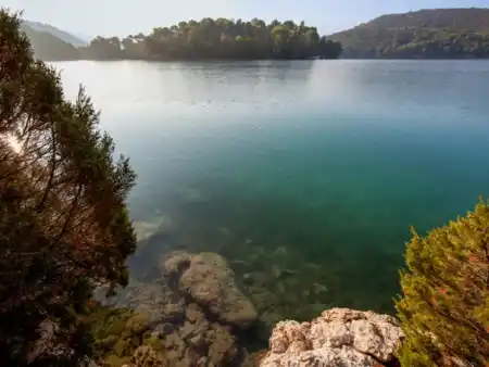 Zákutia veľkého jazera Mljet
