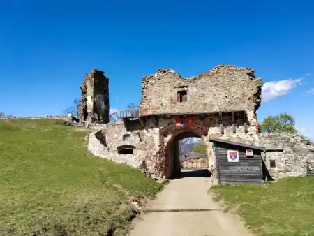 Výstup na Sarišský hrad