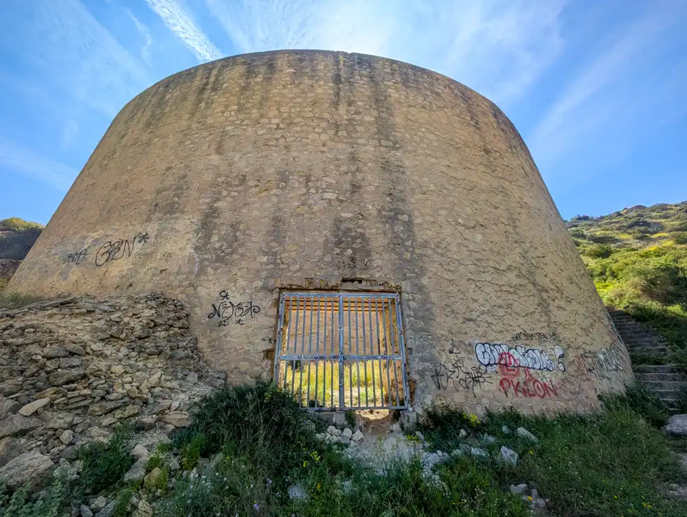 La Britannica refinery cisterna