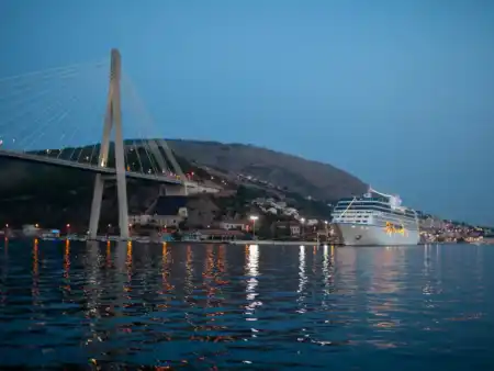 Vchádame do Dubrovníka