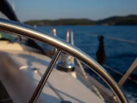 Okolo ostrova Hvar