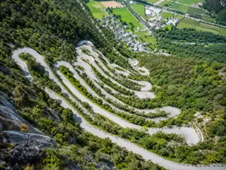 Lacets de Monvernier from Air ilustration chatgpt