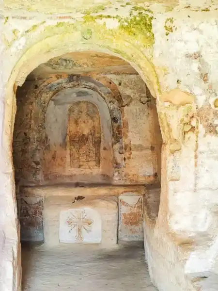 Skalné chrámy, kulirsy a jaskyne Matera