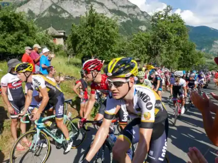 Pelotón Tour de France Montvernier