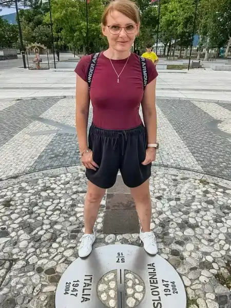 Každou nogou v inej krajine