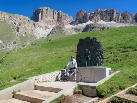 Pamätník Fausto Copi na Passo Pordoi