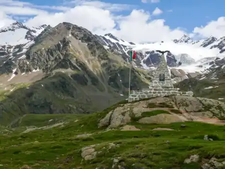 POmník a Gavia Pass