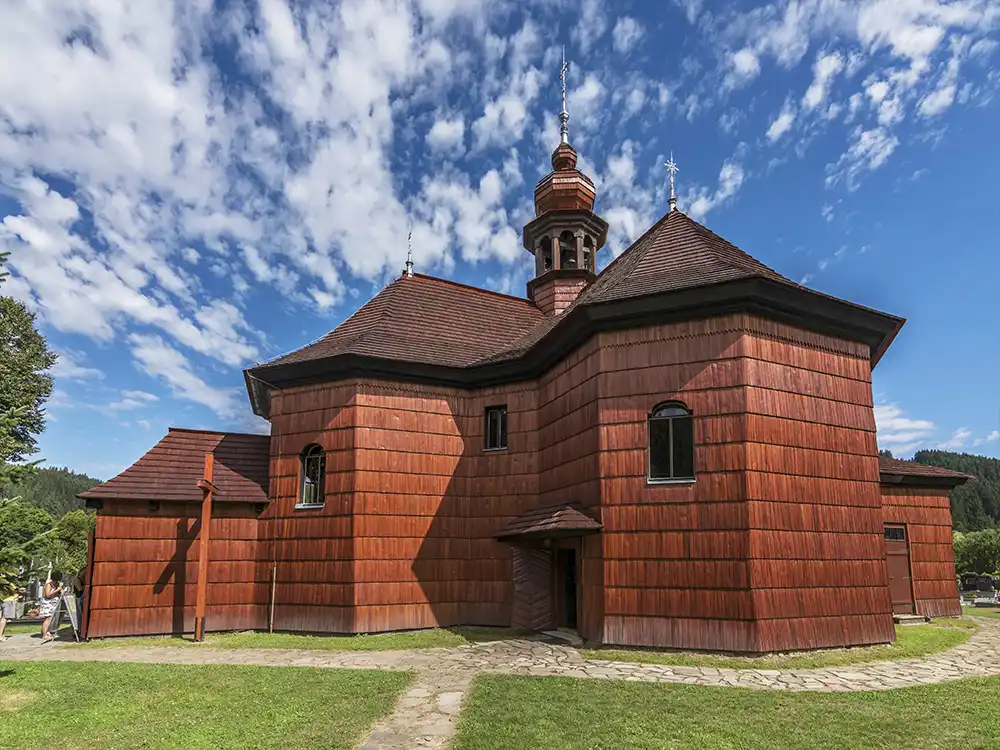 Velké Karlovice drevený kostol (depositphotos)