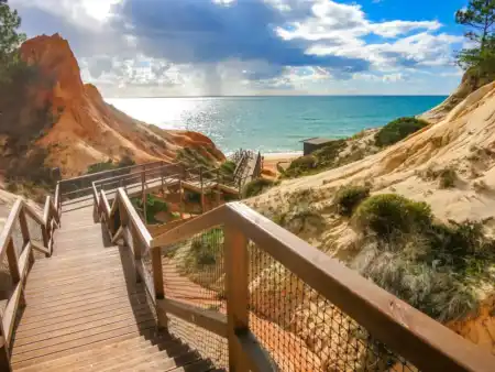 Falesia Beach vstup na trail