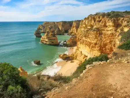 Algarve Marinha pohlad z útesov