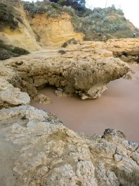 Algarve Oura trail divoké skalné rífy