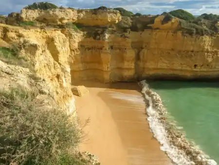 Pláže Algarve v okolí Cala trailu