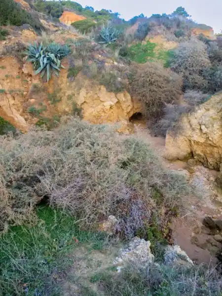 Algarve Oura trail divoké skalné rífy