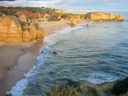 Pláže Algarve v okolí Cala trailu