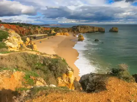 Pláže Algarve v okolí Cala trailu