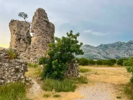 Večka Kula Starigrad
