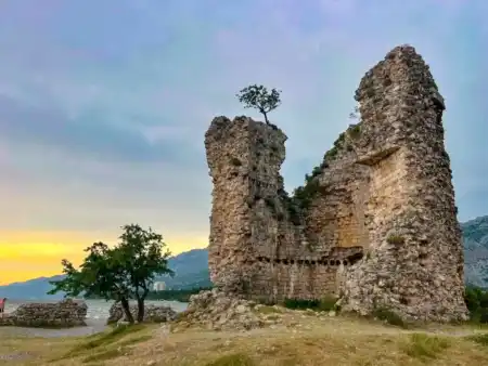 Večka Kula Starigrad