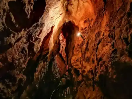 Prechod Gombaseckou jaskyňou