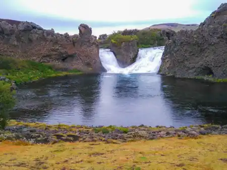 Vodopád Hjalparfoss