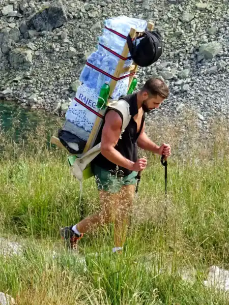Horskí nosiči na Zbojnícku chatu